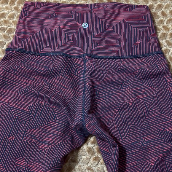 Like New Lululemon Wunder Under High-Rise 30" Maze Red Black Leggings Size 6 - Picture 7 of 12